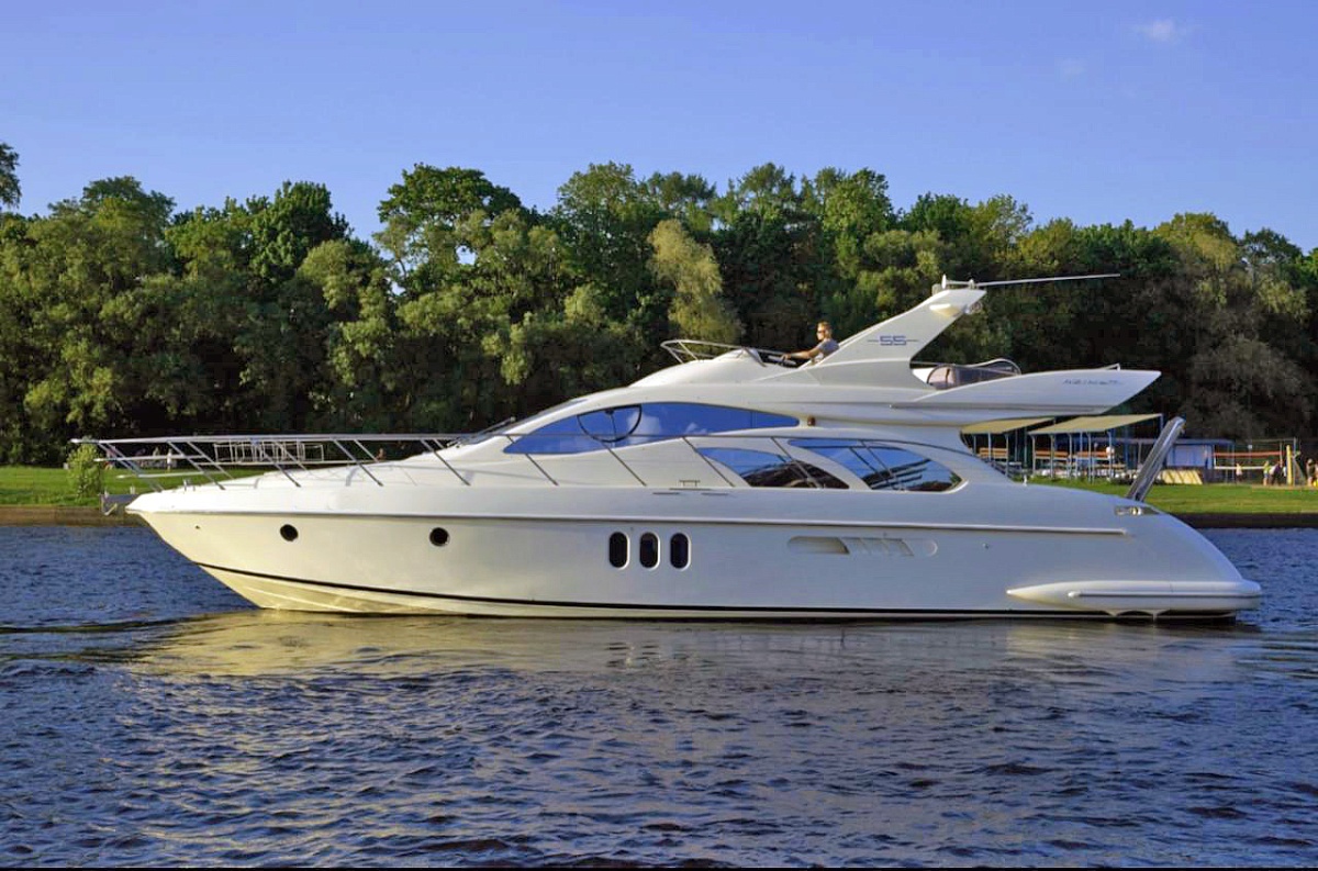 Аренда моторной яхты Azimut 55 в Питере